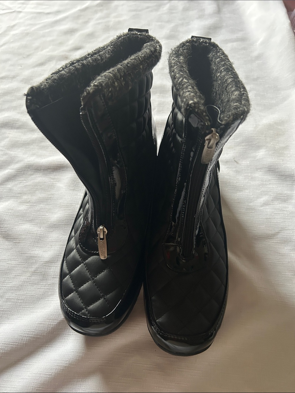 Khombu Black Quilted Faux-Fur Winter Boots with Front Zipper